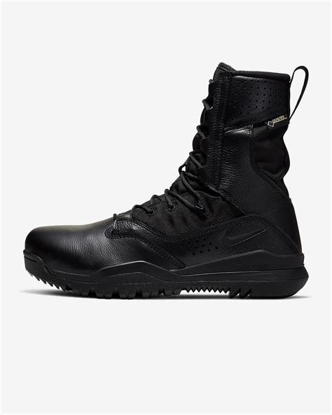 nike gore tex schoenen|Nike GORE-TEX high tops.